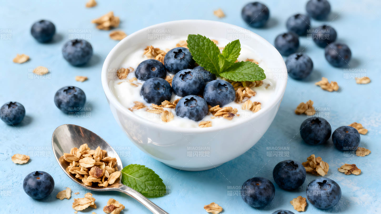 藍(lán)莓酸奶燕麥片早餐圖片