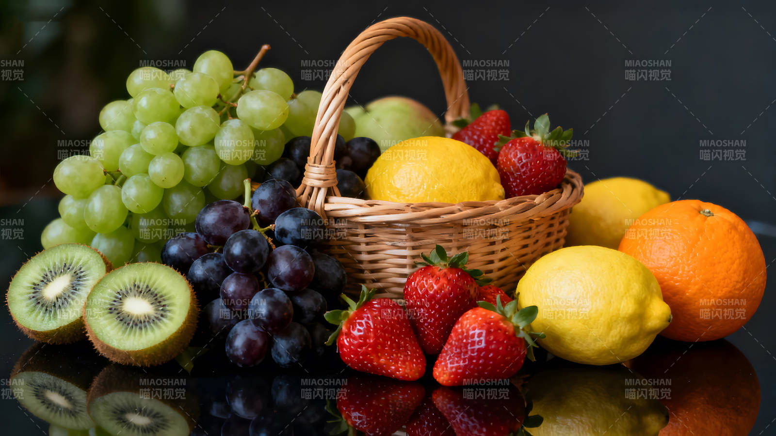 篮子水果组合色彩鲜艳诱人图片