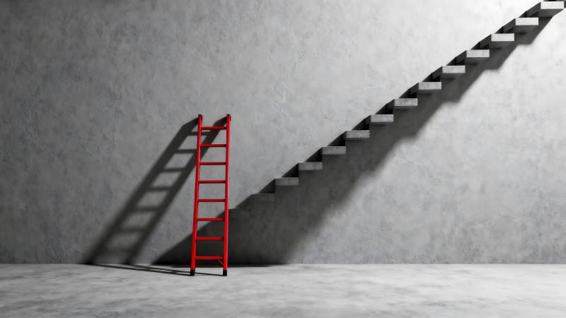红色梯子和灰色楼梯象征目标达成图片