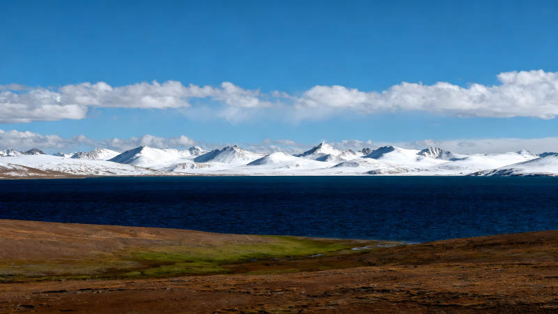 雪山蓝湖风光无限-图片