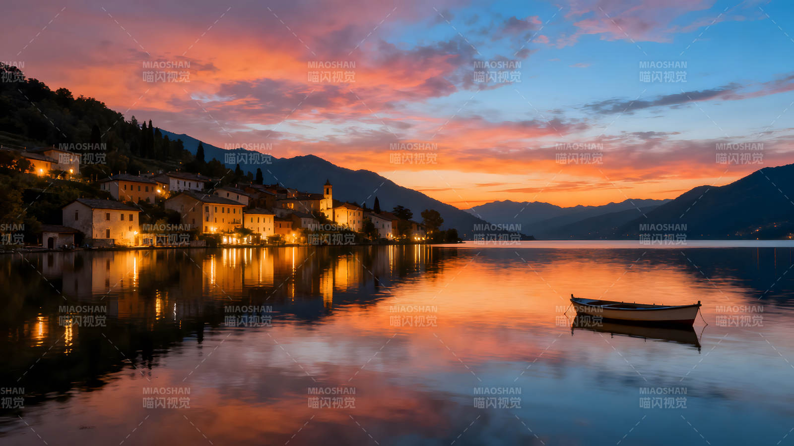落日余晖下的湖畔小镇图片