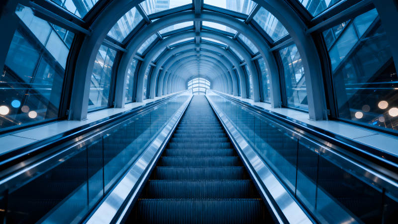 蓝色扶梯通道延伸玻璃结构-图片