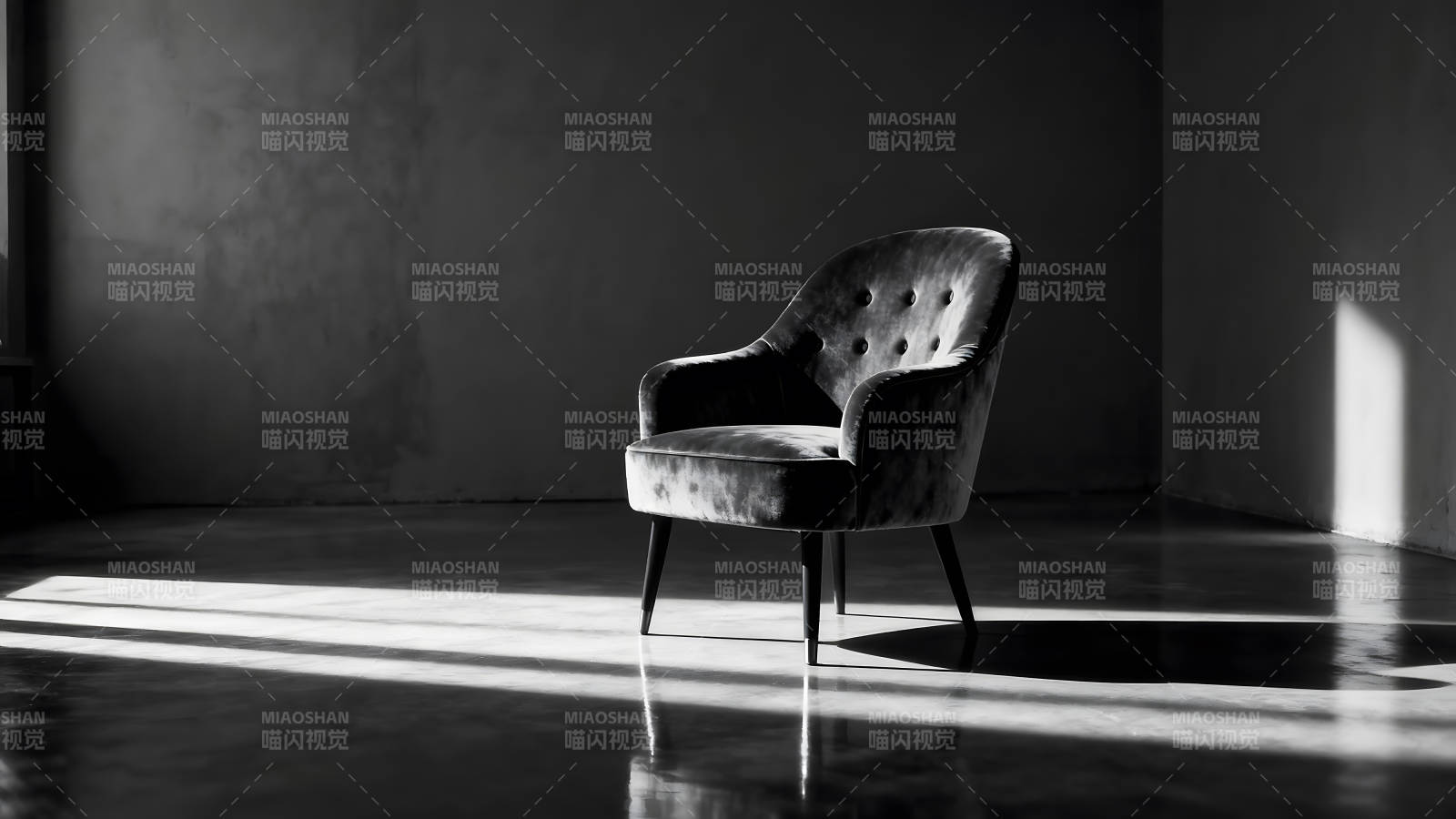 黑白光影下的單人扶手椅-圖片