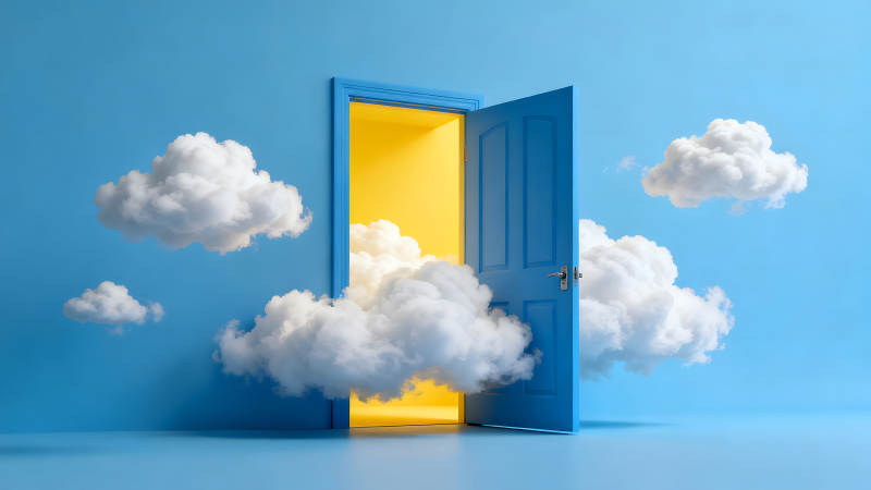 藍色的門通向夢幻般的云朵-圖片