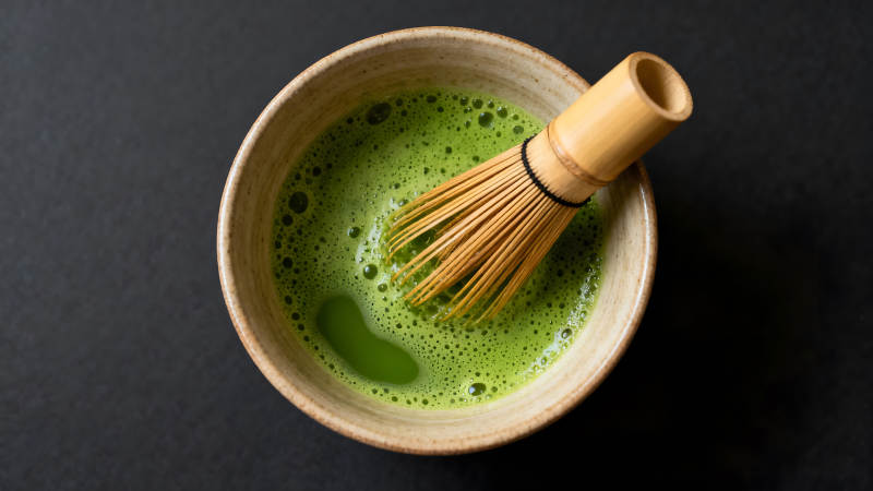 抹茶與茶筅的特寫-圖片