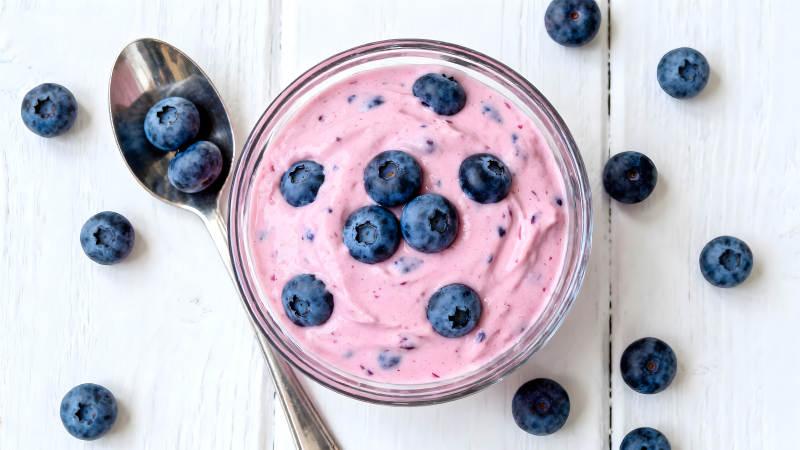 蓝莓酸奶佐以新鲜蓝莓-图片