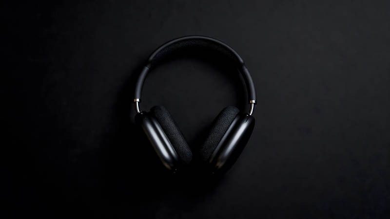 黑色耳机特写简约风格图片