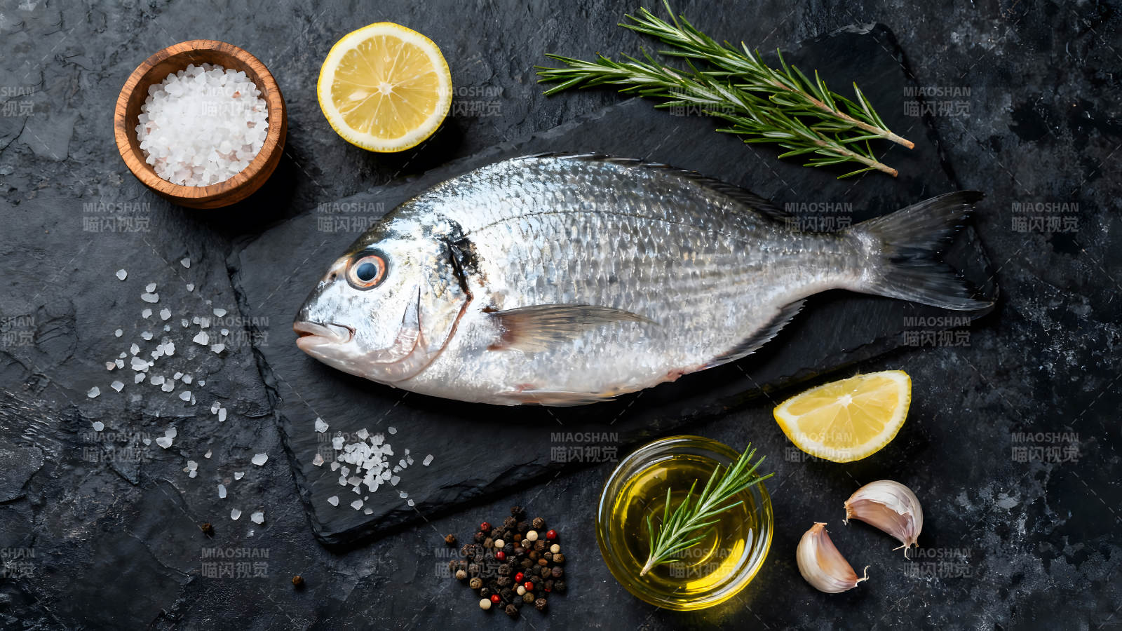 新鲜鱼与配料的精美摆拍-图片