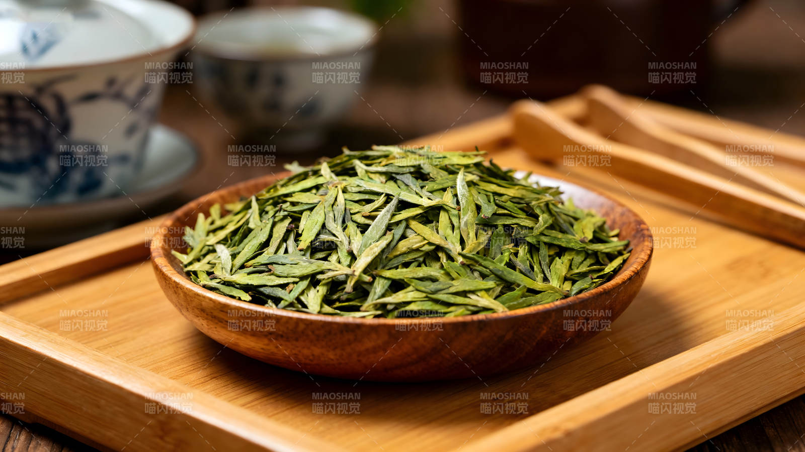 茶具茶碗中的茶葉-圖片