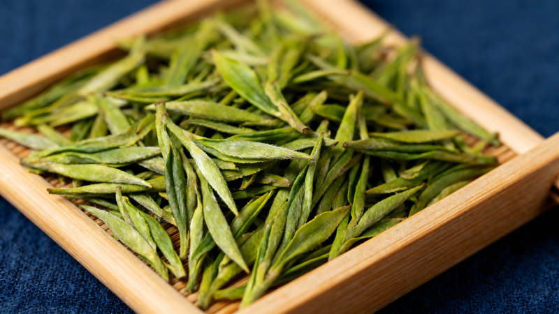 茶叶特写木托盘清新自然-图片