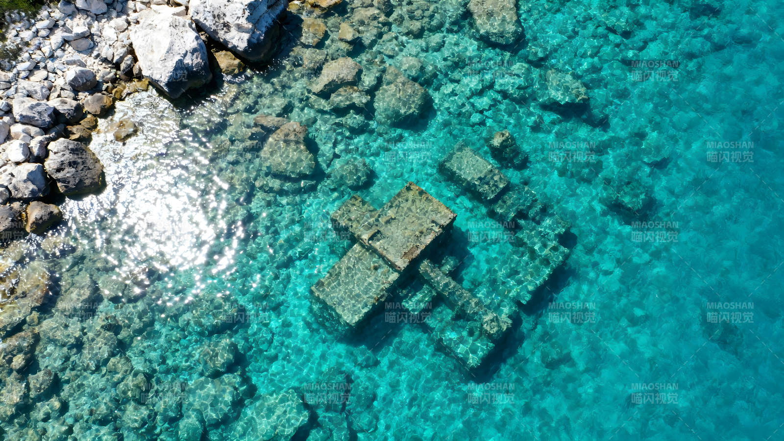 水中遺跡俯瞰視角清澈碧水風(fēng)景-圖片