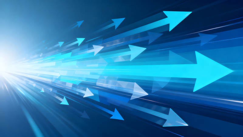 蓝色的箭头和光芒向上发展-图片