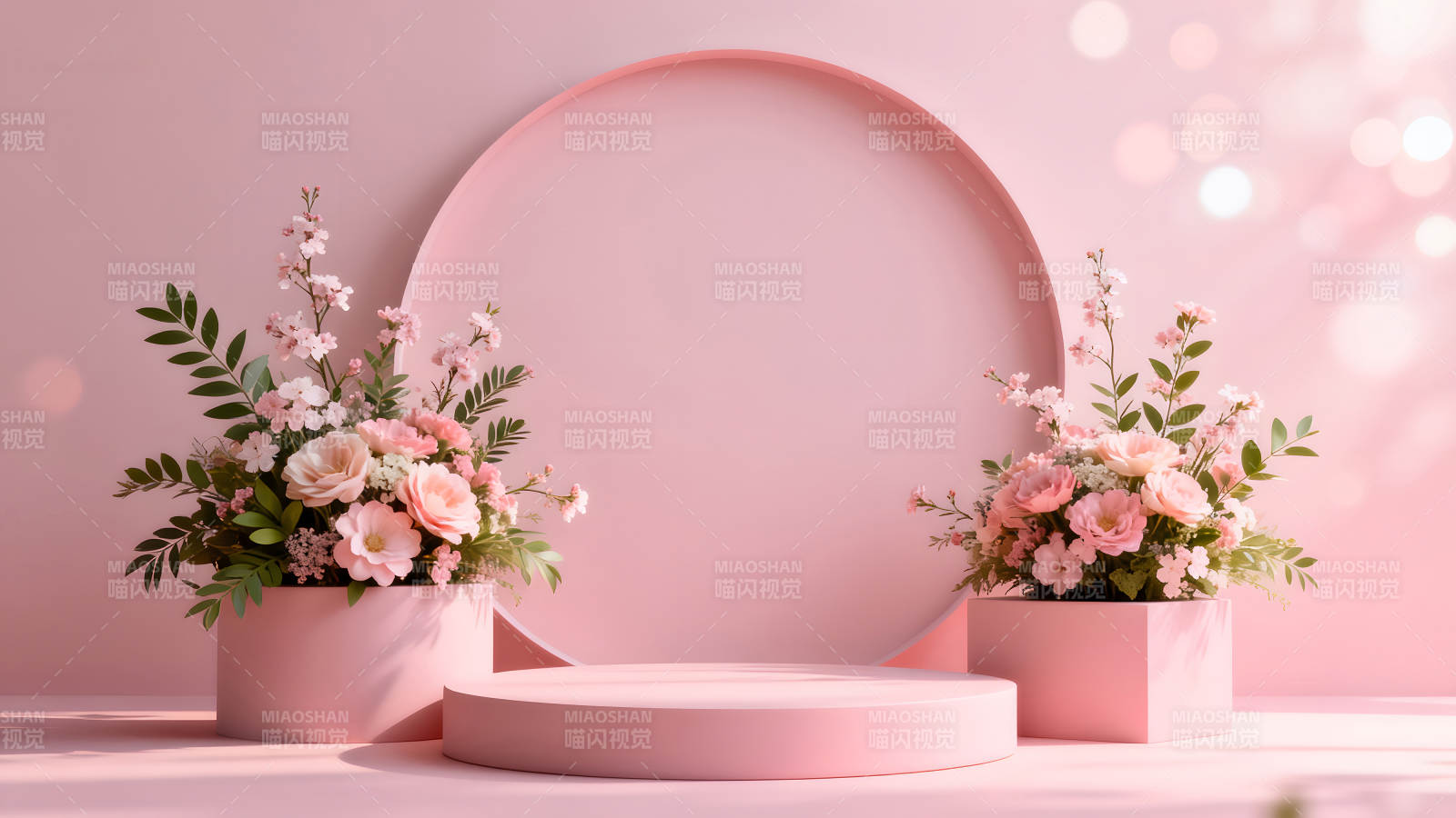 粉色花卉和圆形展示台-图片