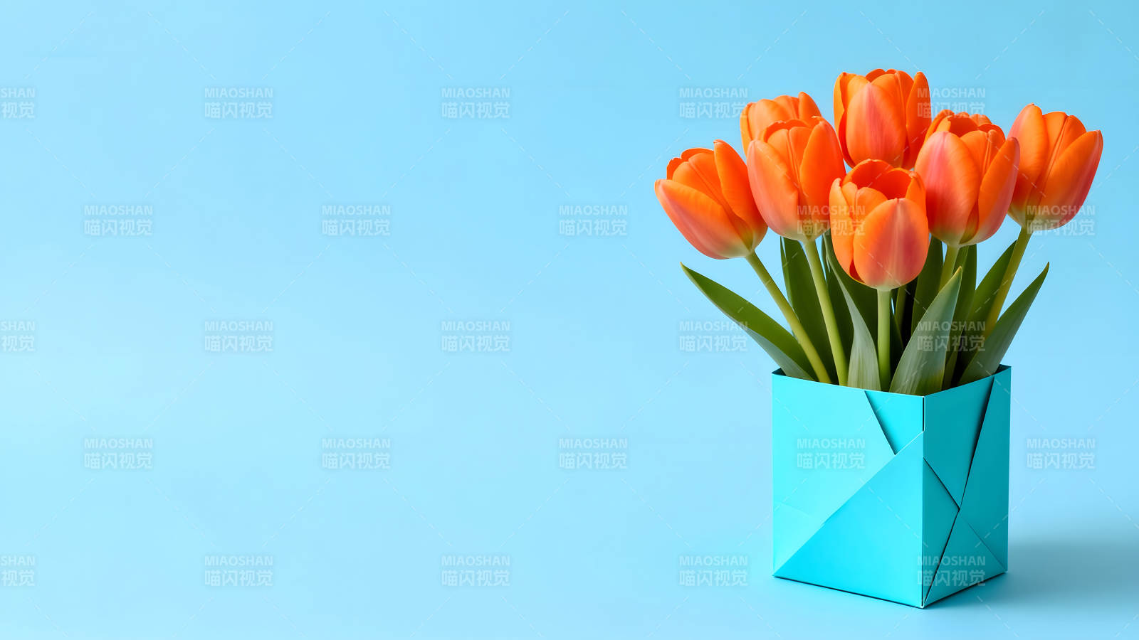 橙色郁金香插花藍色背景簡約風格圖片