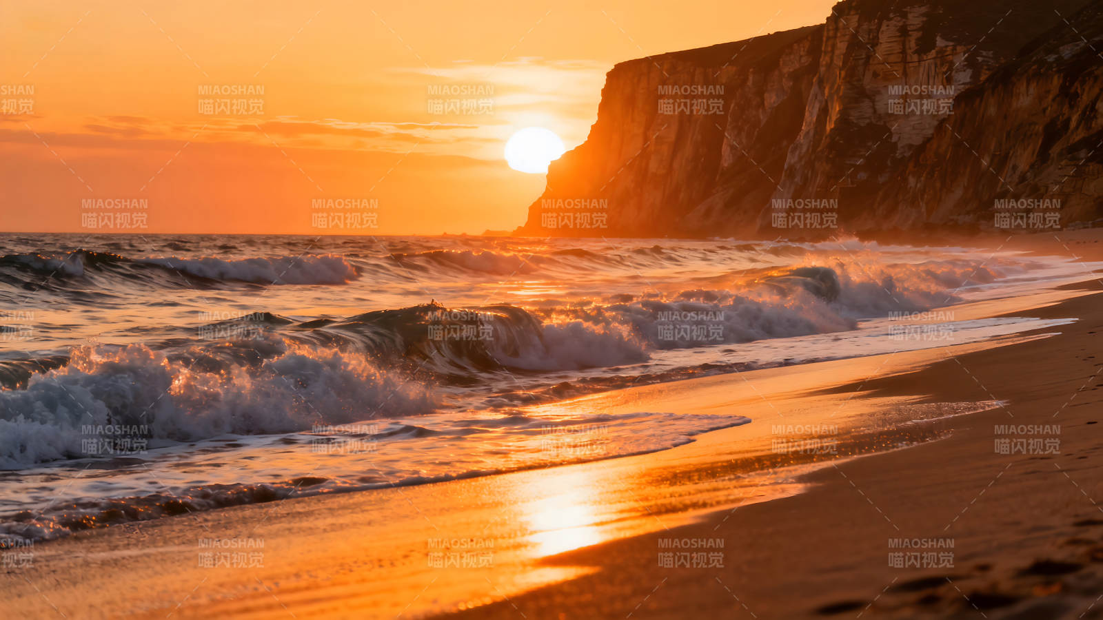 夕阳西下海滩风光金光闪闪图片