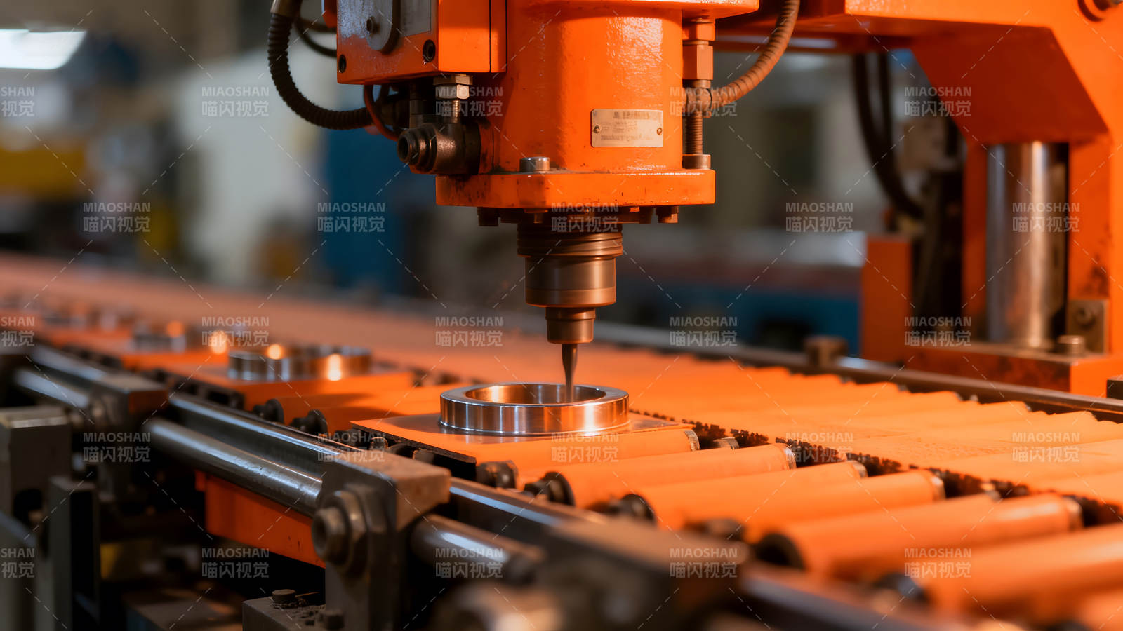 工业生产线上的金属加工-图片