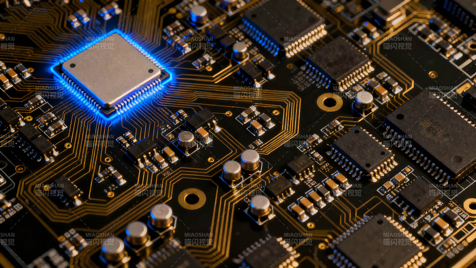 電路板特寫芯片發(fā)光科技感十足-圖片
