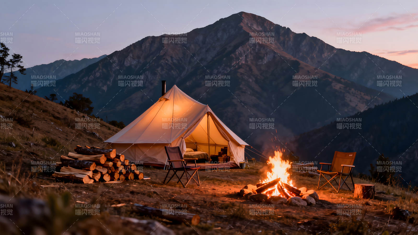 山間露營篝火溫暖夜晚-圖片