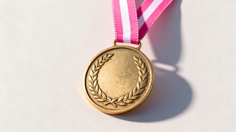 金质奖章悬挂粉白相间丝带-图片