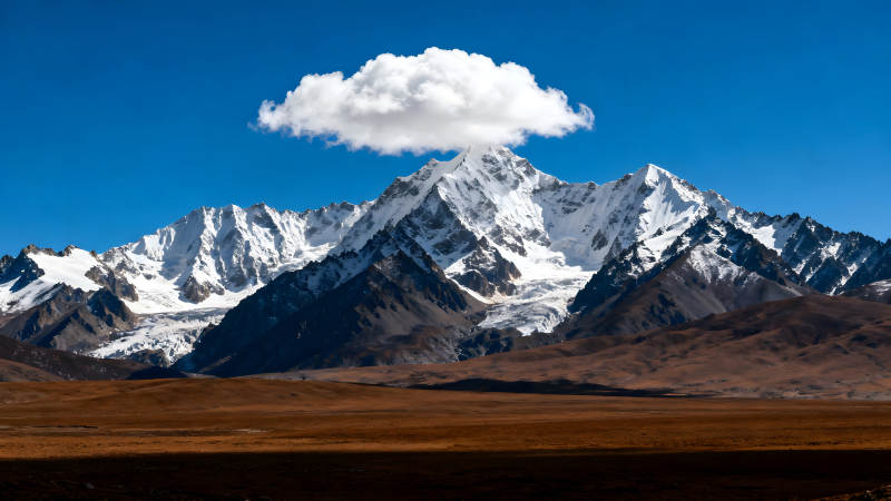 雪山藍天下的云朵-圖片