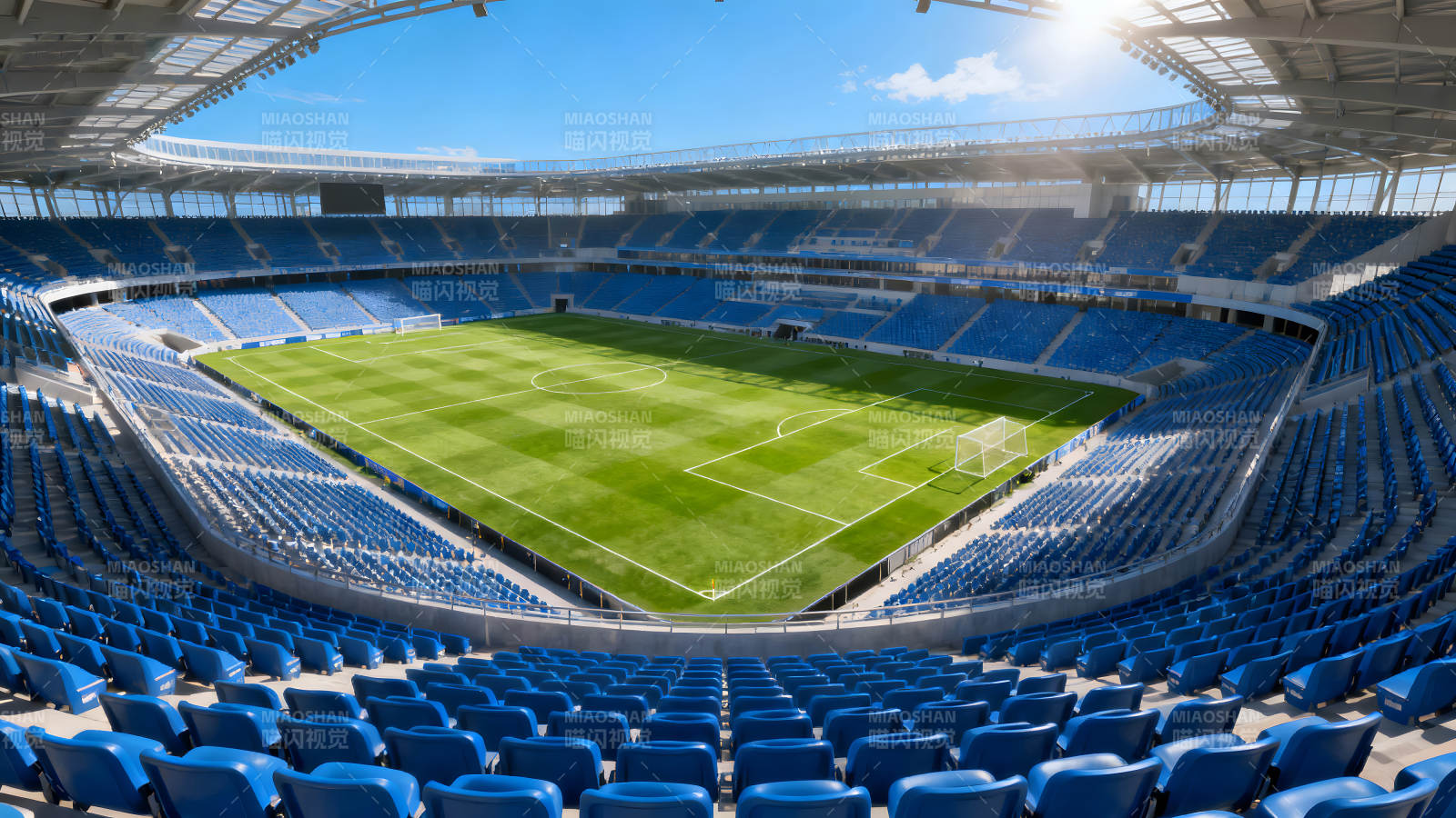 足球場藍天白云陽光普照-圖片