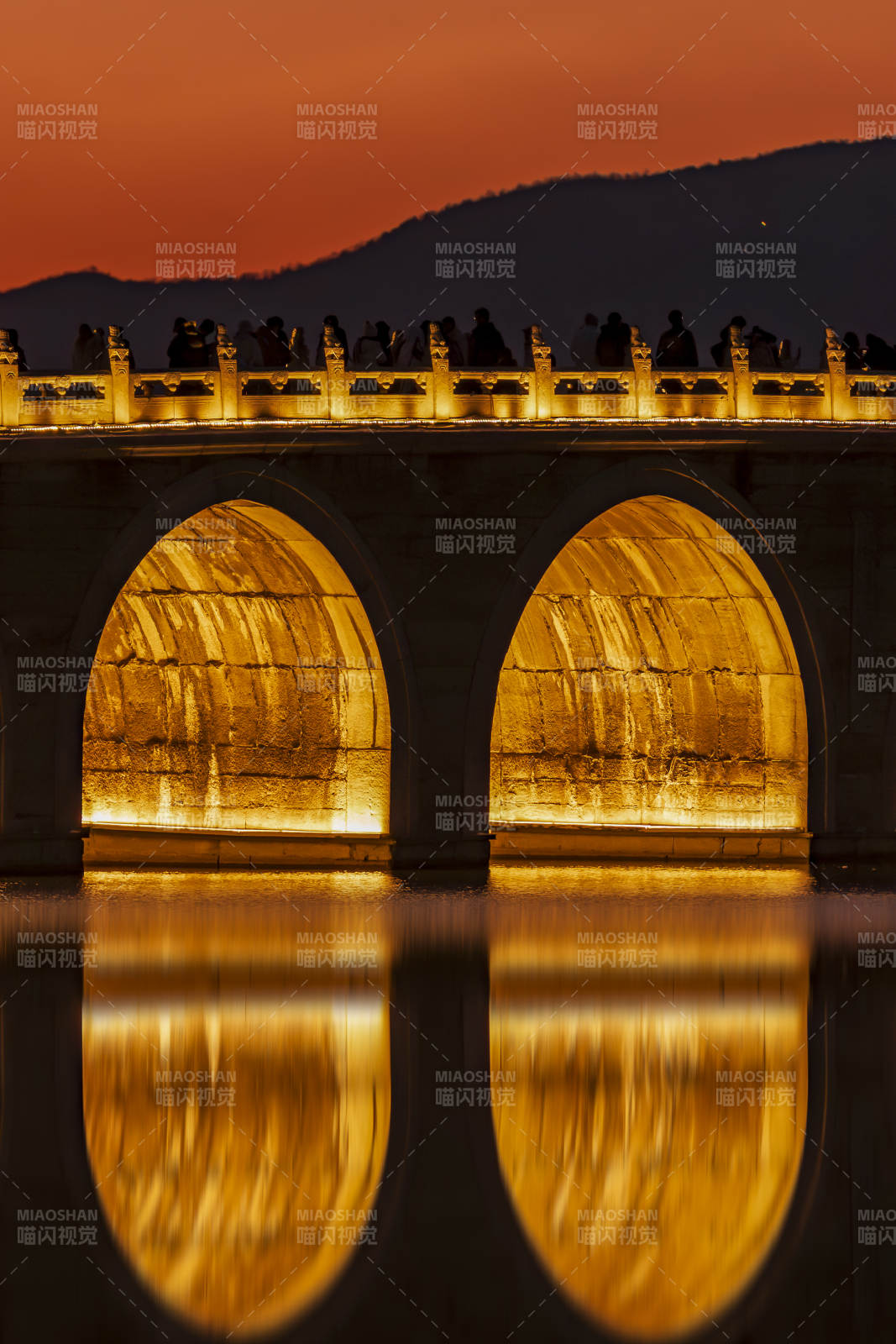 橋影映水夜色美-攝影圖