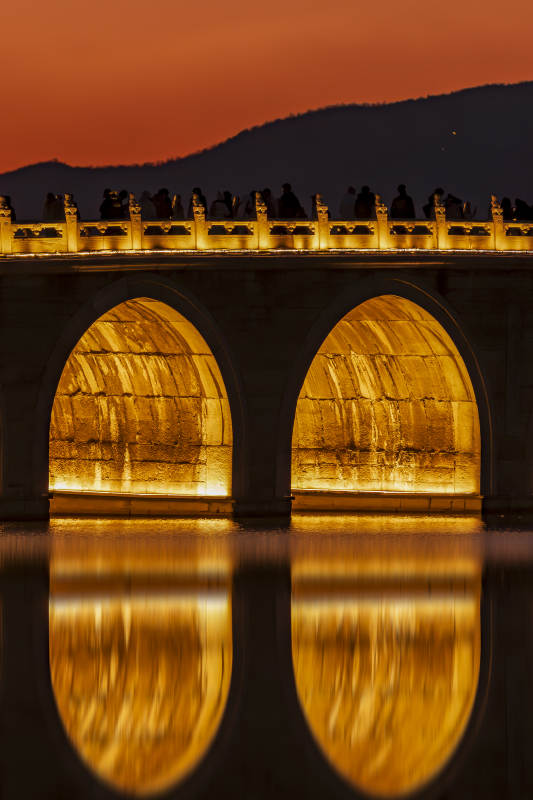 橋影映水夜色美-攝影圖