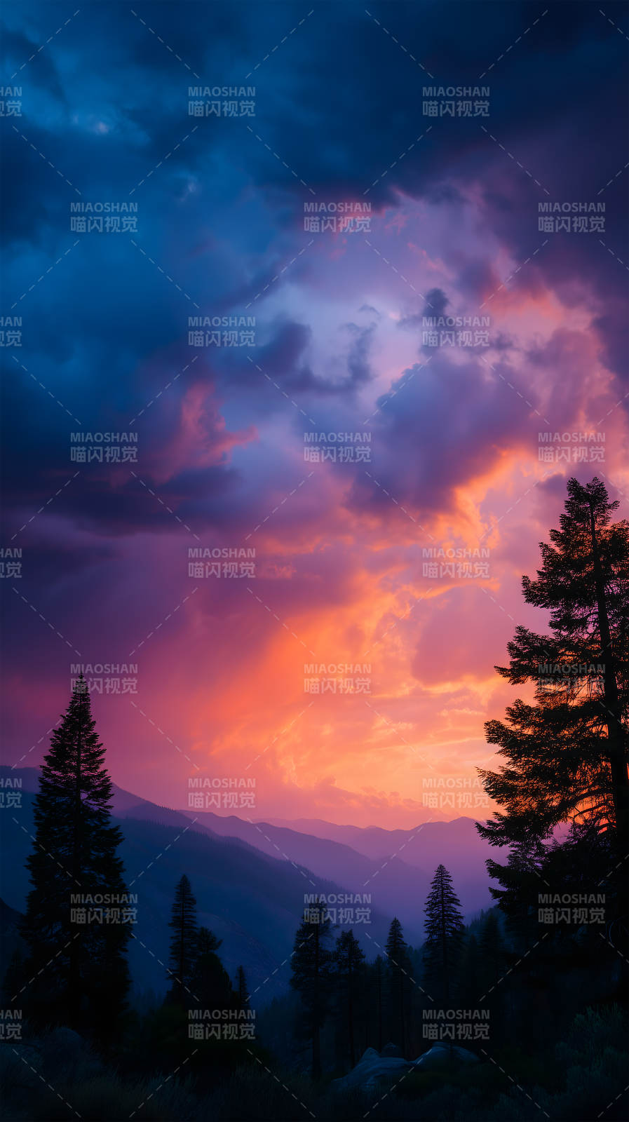 暮色山林絢爛天空-圖片
