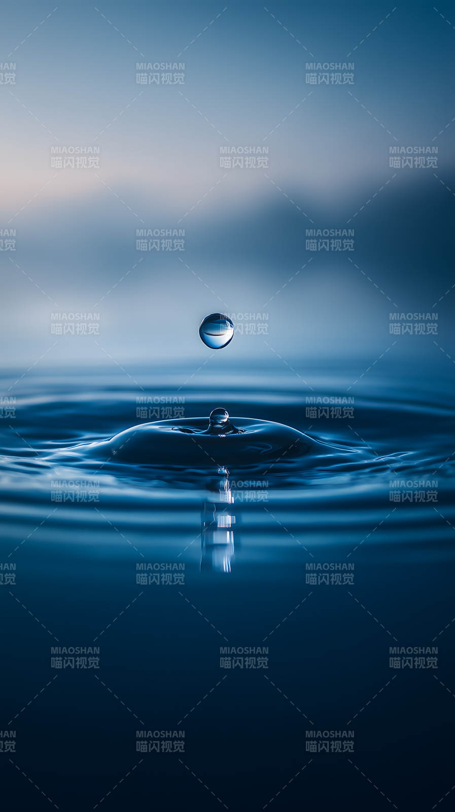 水滴撞擊瞬間-圖片