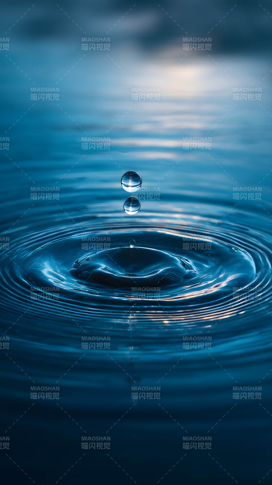 水滴涟漪瞬间定格-图片
