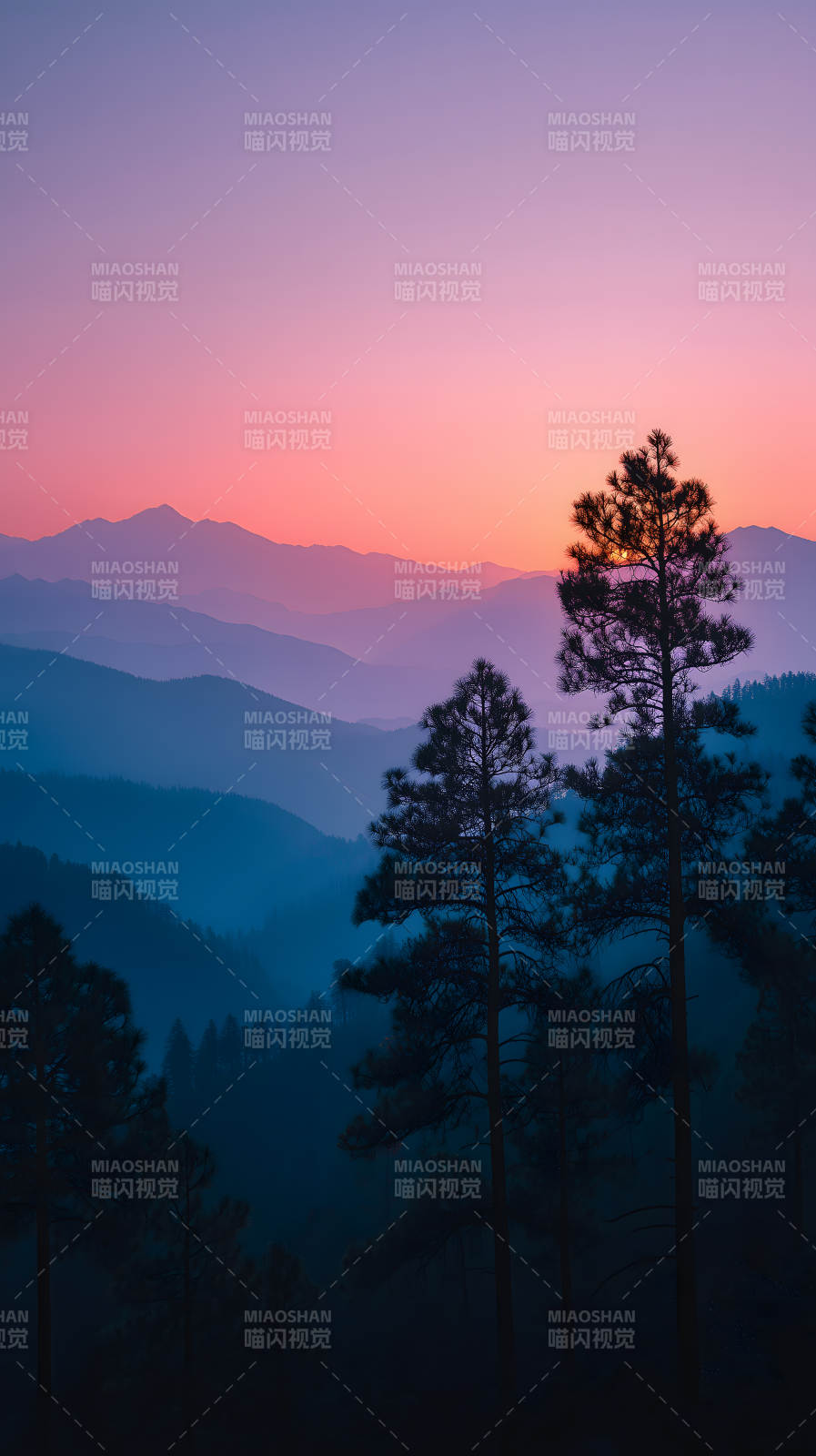 山林晚霞壯麗景色-圖片