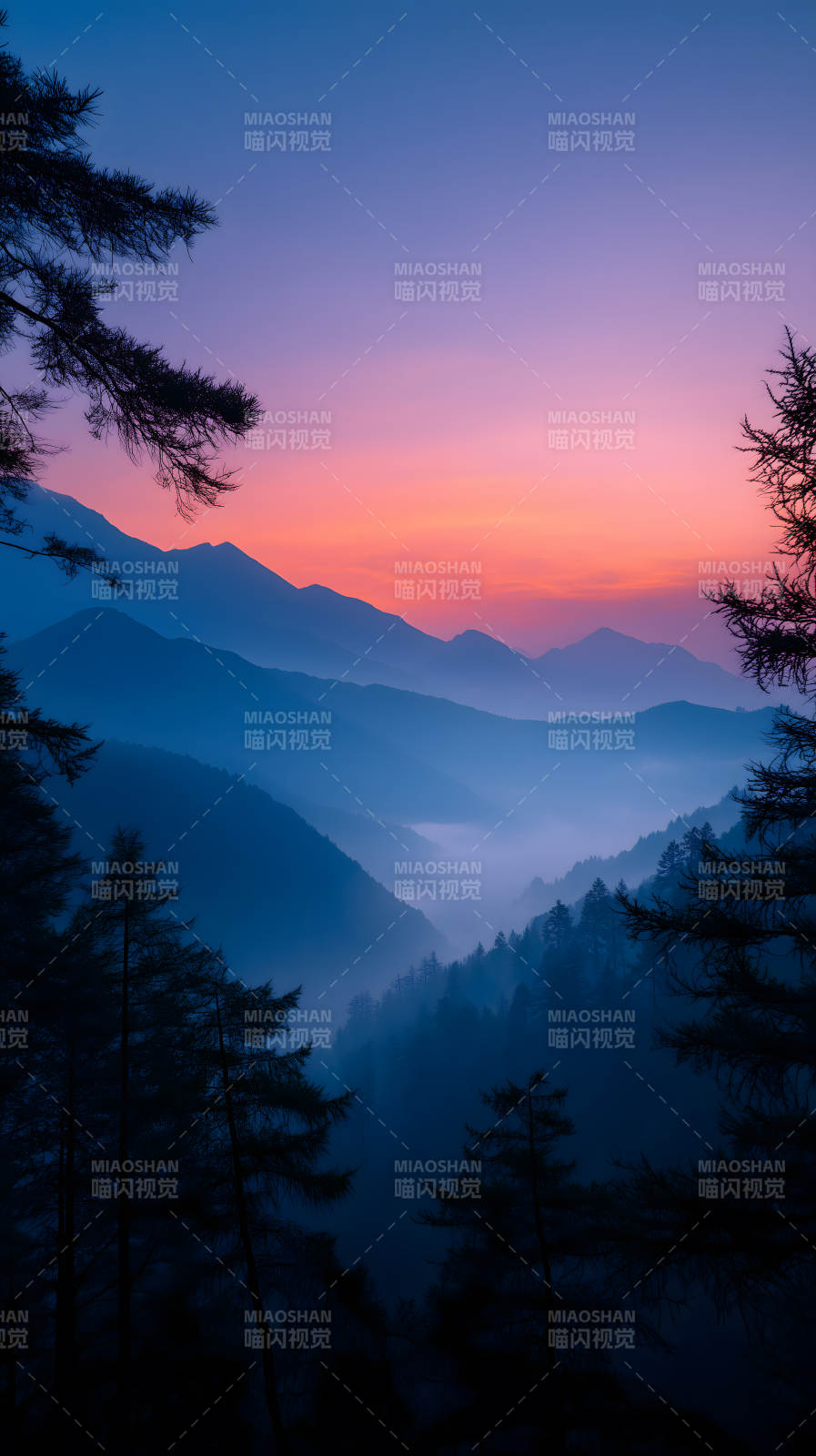 山峦日出染霞光-图片