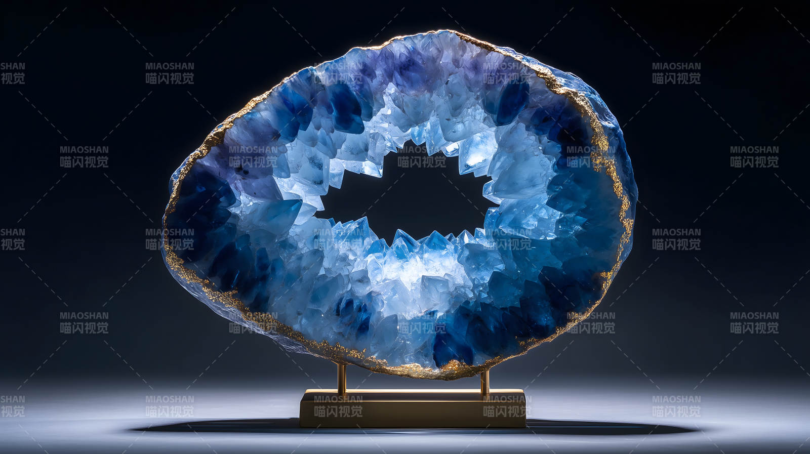 蓝宝石水晶摆件特写-图片