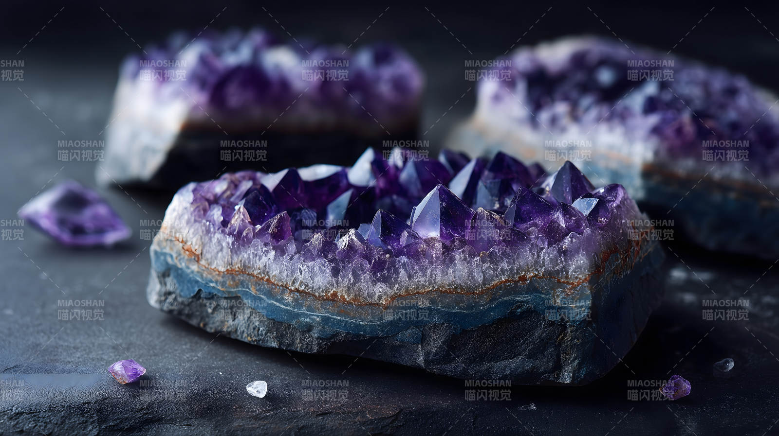 紫水晶簇特写宝石晶体-图片