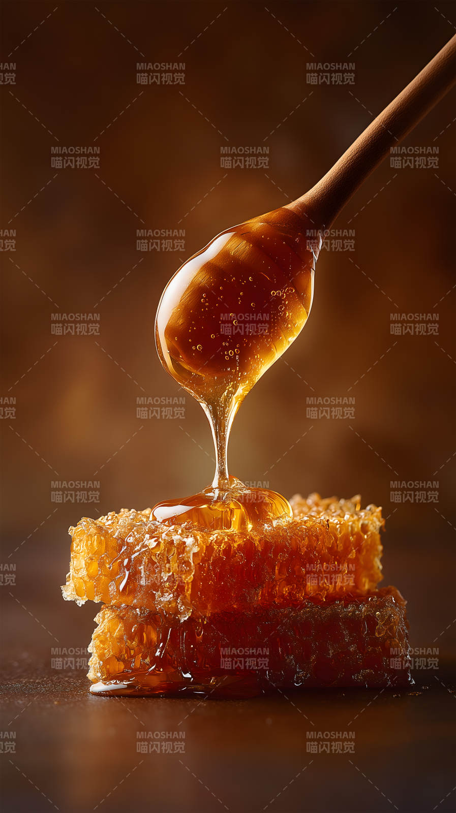 蜂蜜滴落蜂窝精致美味-图片