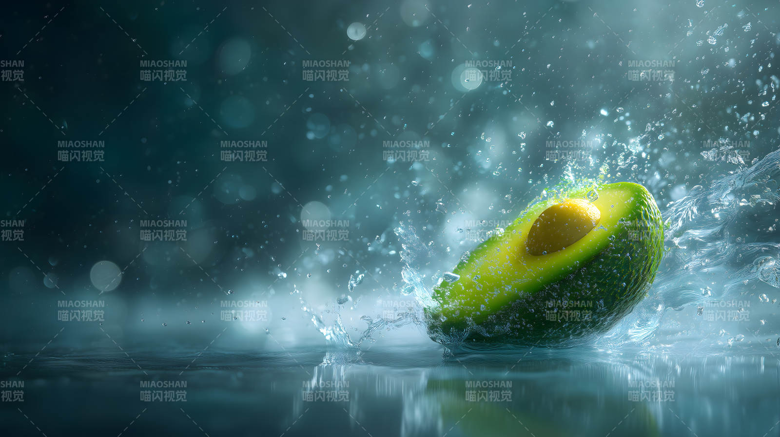 半颗牛油果激起水花-图片