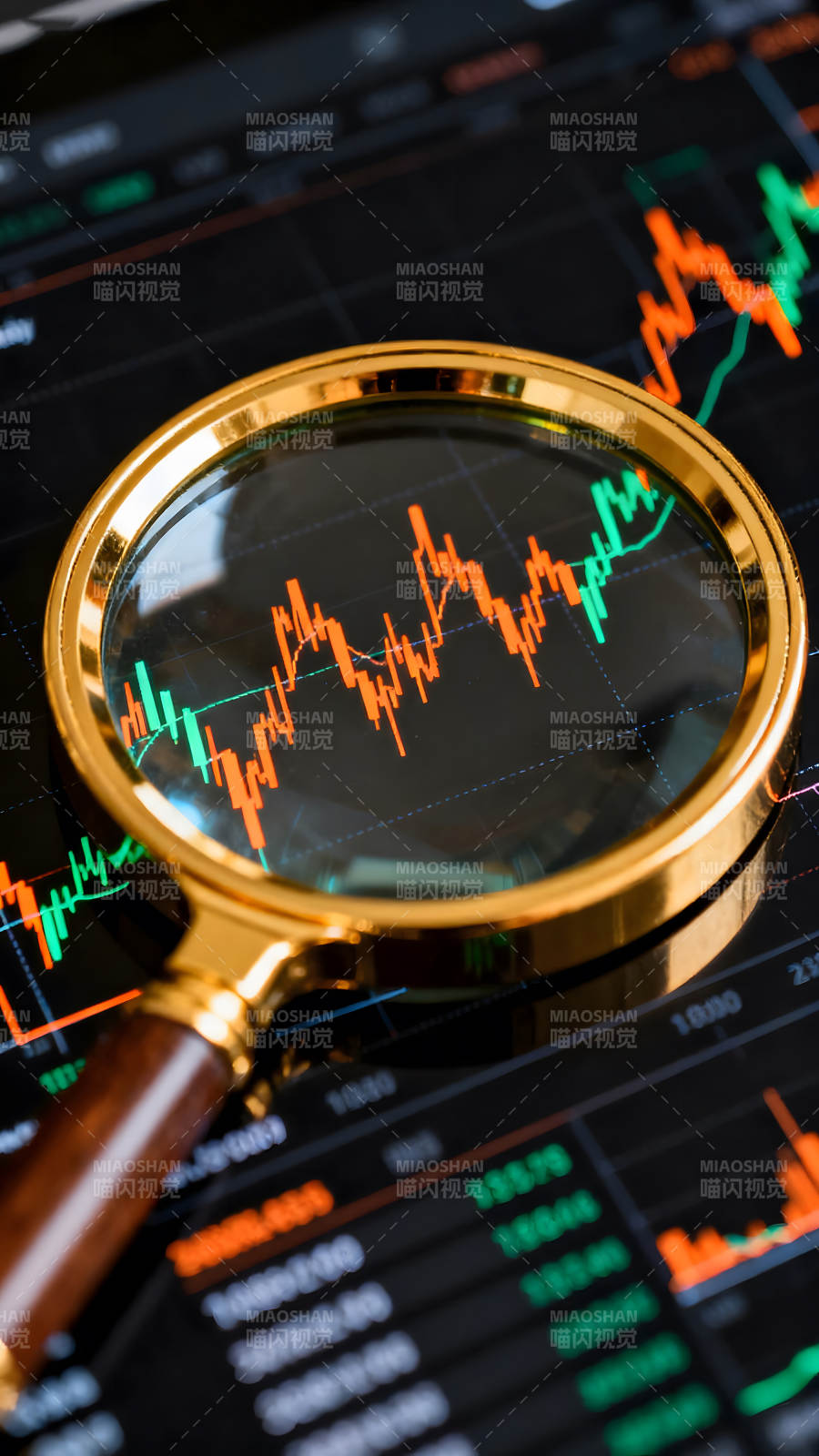 放大鏡下的股票市場(chǎng)波動(dòng)圖-圖片