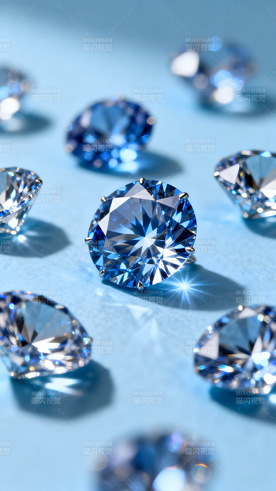 蓝色钻石闪耀着光芒-图片