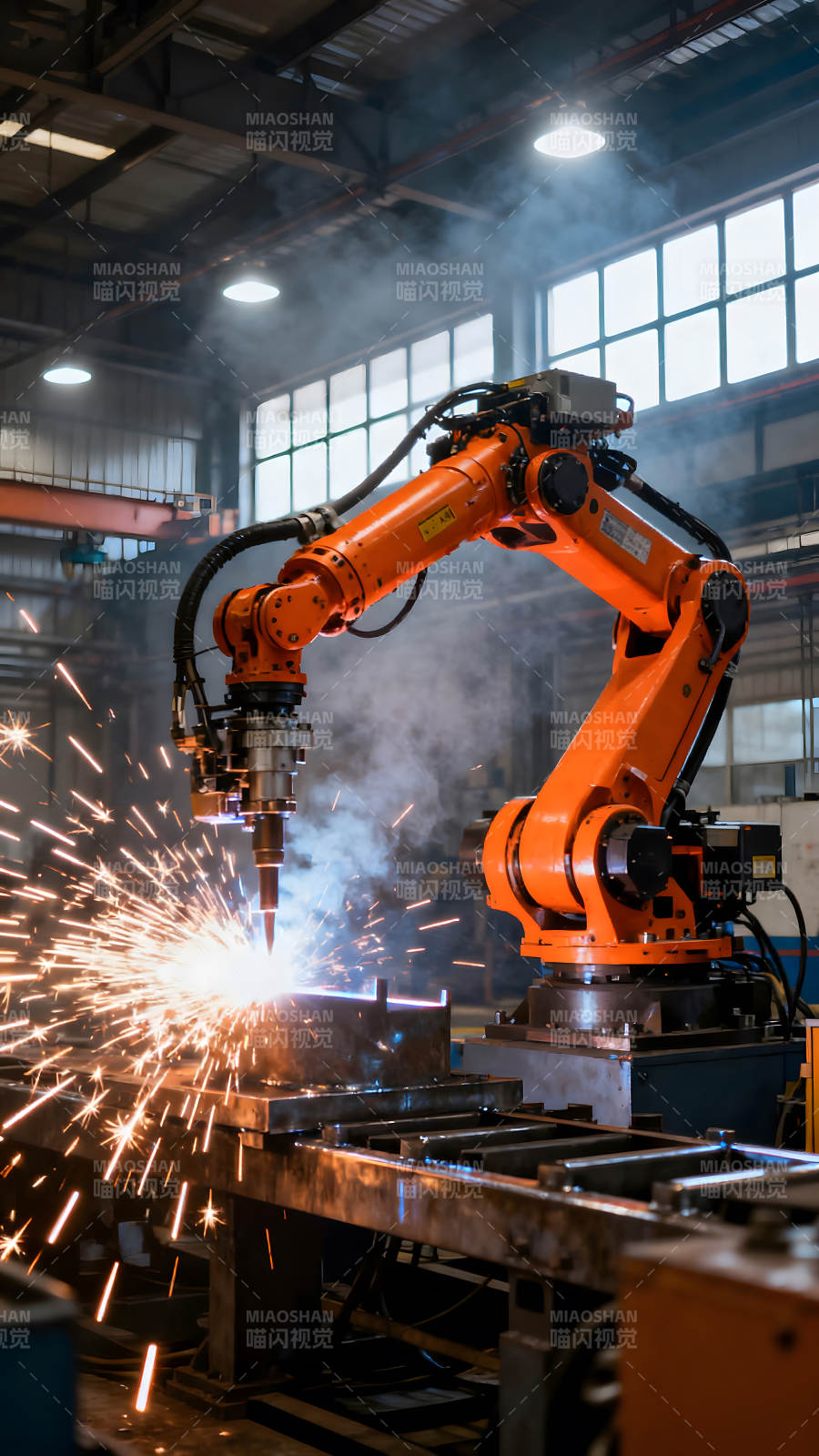 工業機器人焊接火花四濺-圖片