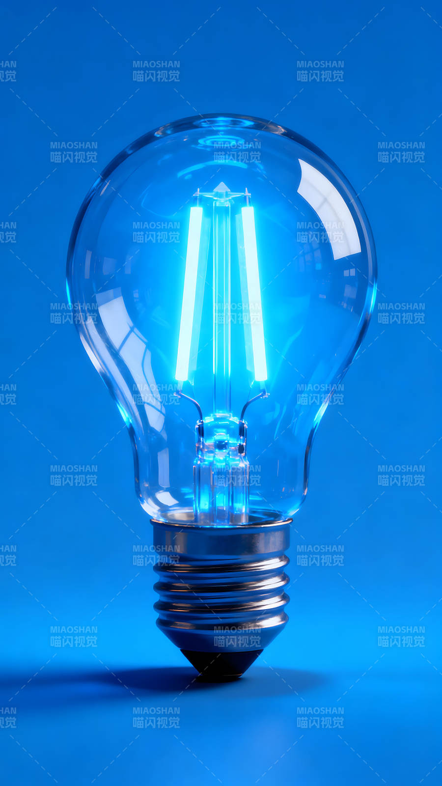 藍色燈泡發光特寫-圖片