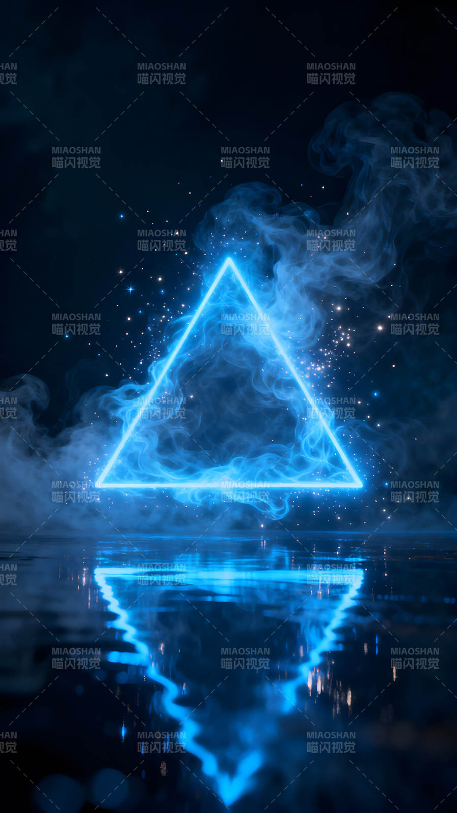 發光三角形在水面上的倒影-圖片