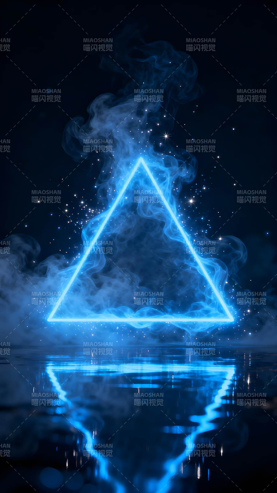蓝色三角闪耀水面烟雾缭绕-图片