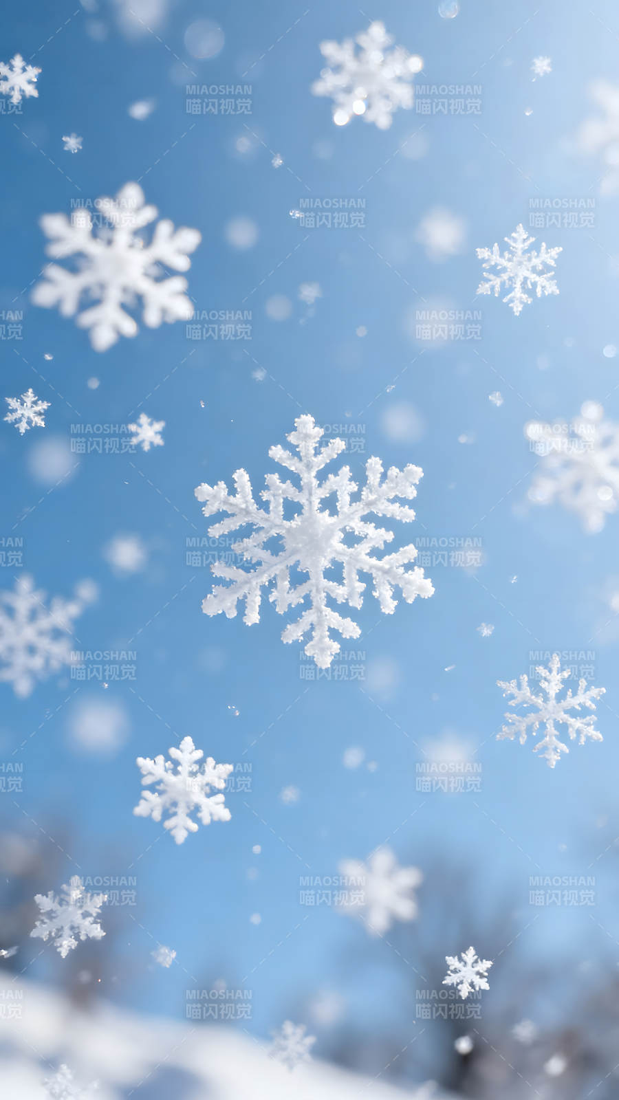 雪花飛舞藍天背景夢幻景象-圖片