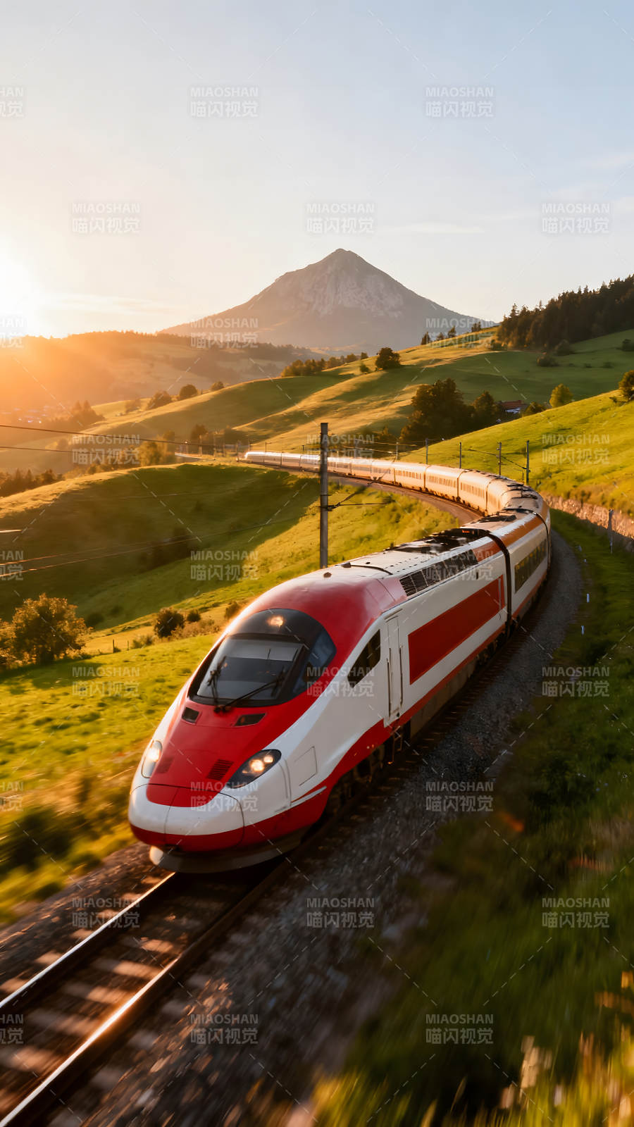 列车行驶在风景优美的山谷中-图片