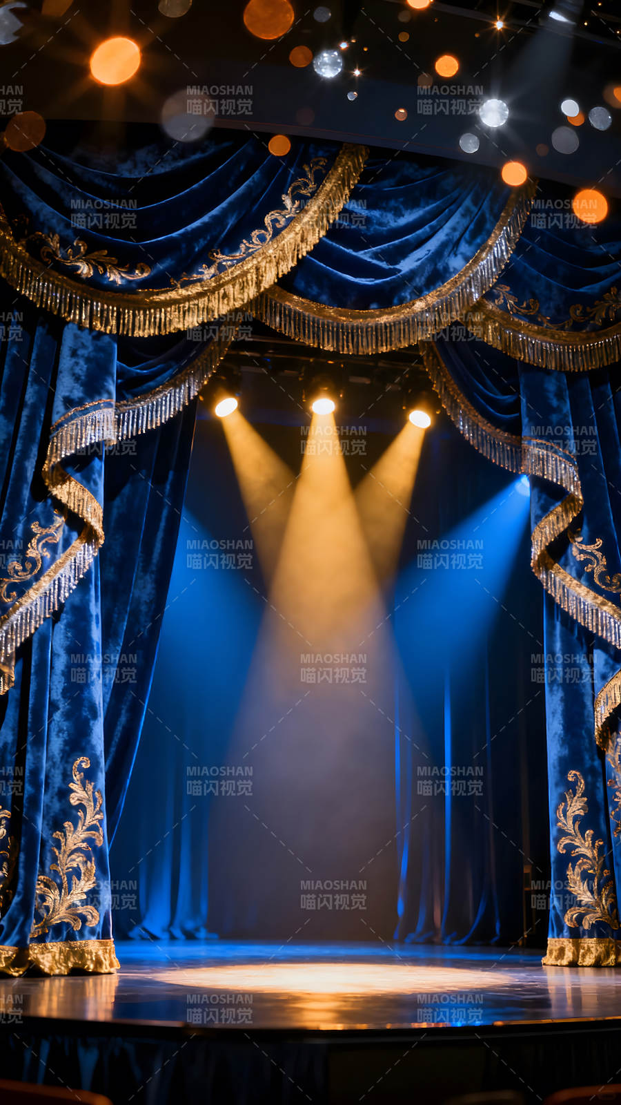 舞臺(tái)帷幕燈光聚焦渲染氣氛-圖片
