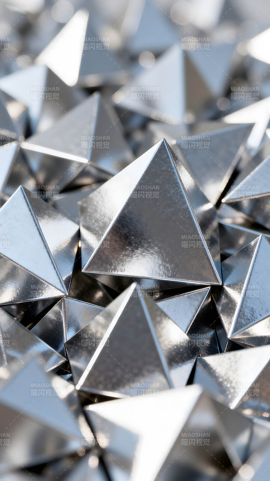 金屬三角錐體堆疊特寫-圖片