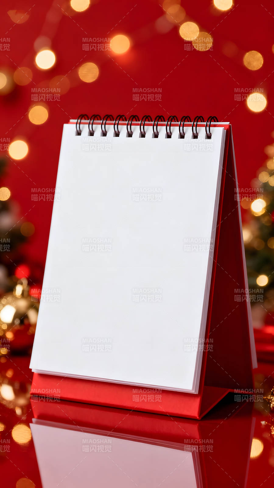 節(jié)日氛圍中的空白日歷-圖片