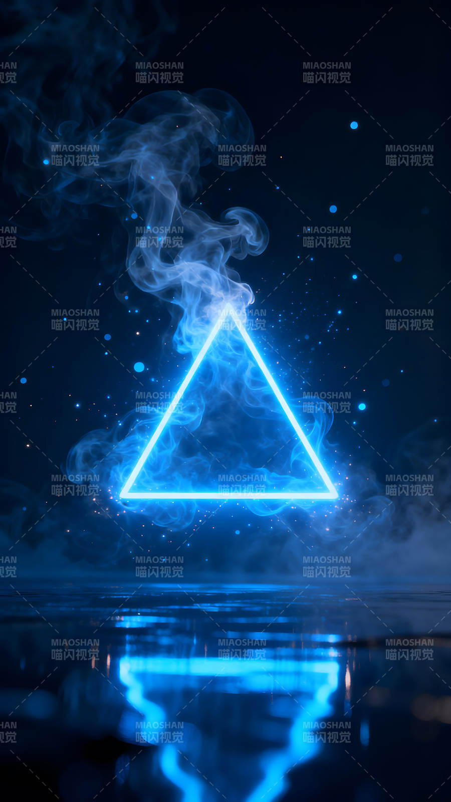 發光三角形在煙霧中閃耀-圖片