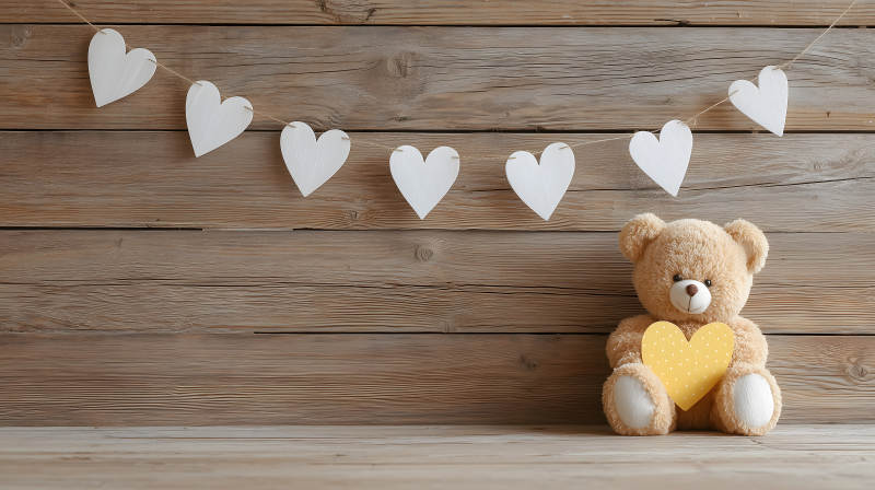 毛絨玩具熊和心形裝飾營造浪漫氛圍-圖片