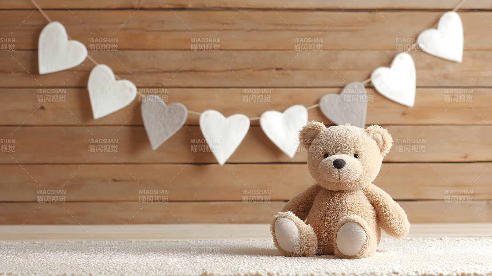 毛絨玩具熊和心形裝飾-圖片